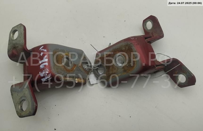 Петля двери