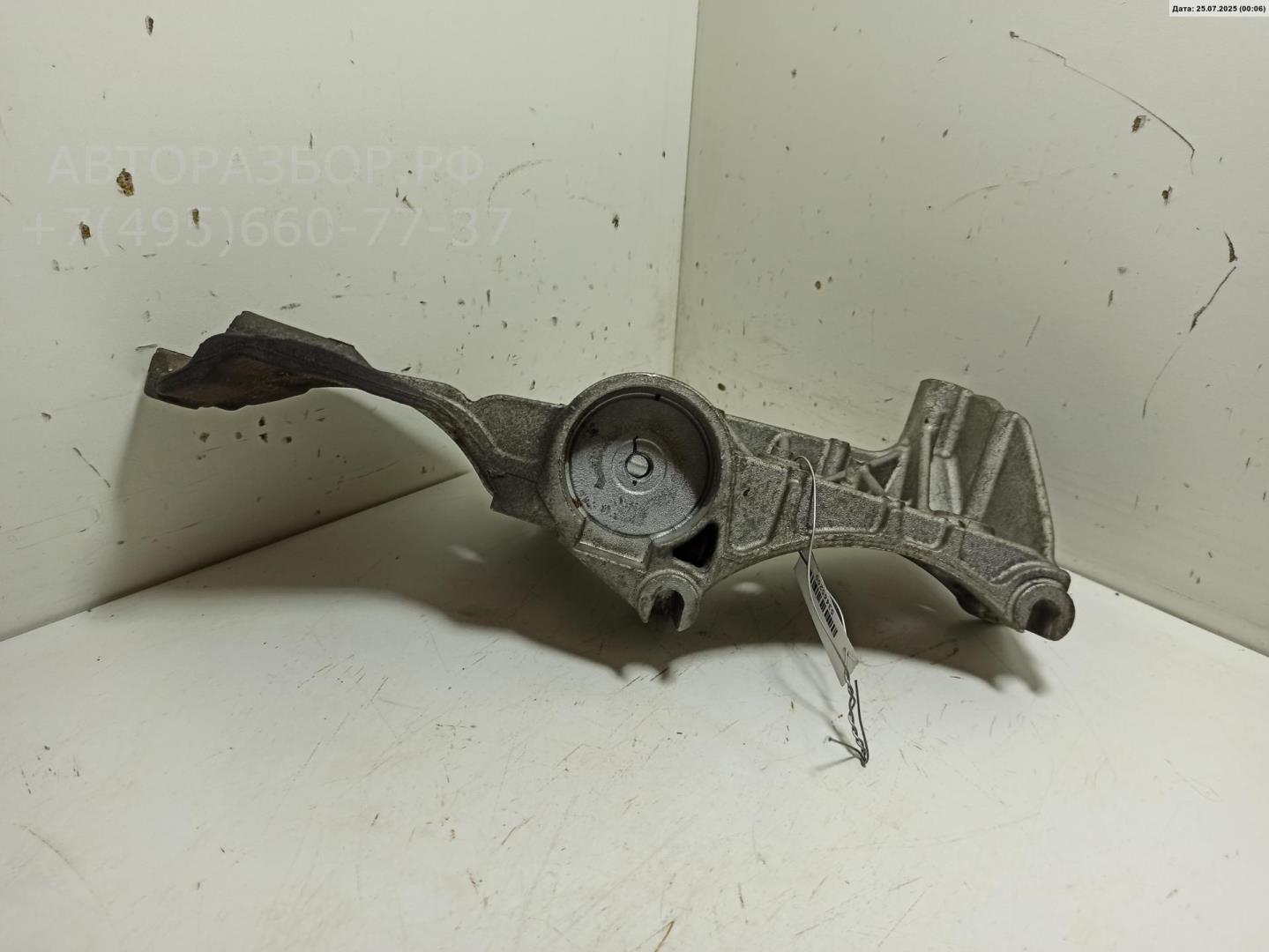 Кронштейн генератора