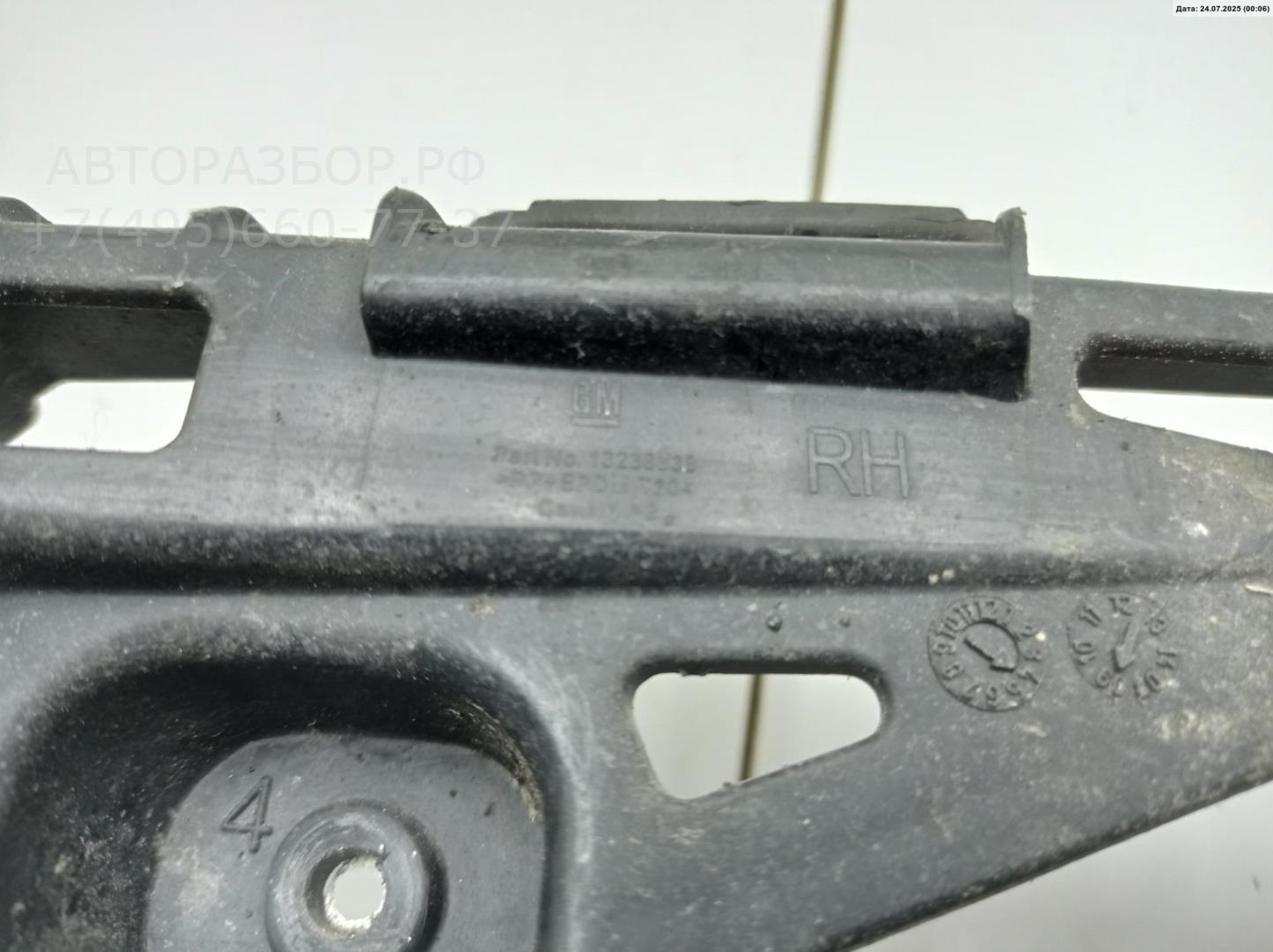 Кронштейн заднего бампера правый