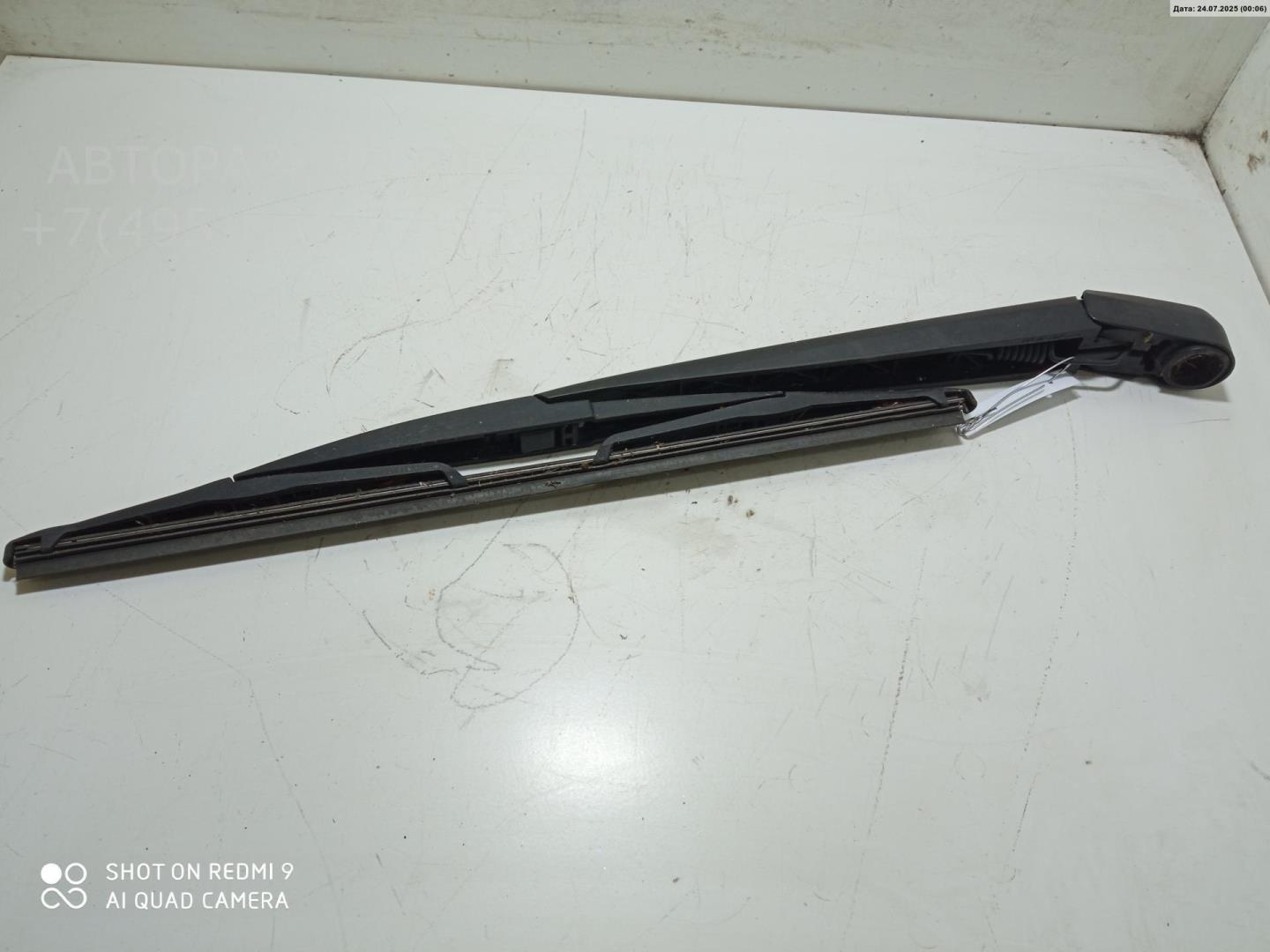 Поводок стеклоочистителя заднего