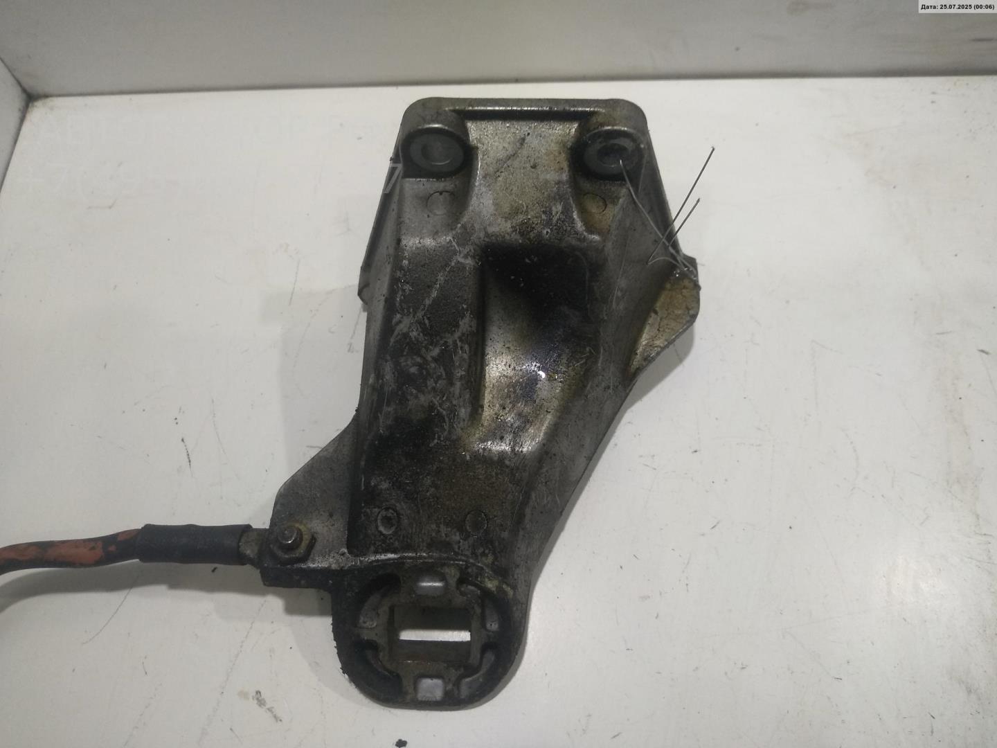 Кронштейн двигателя правый