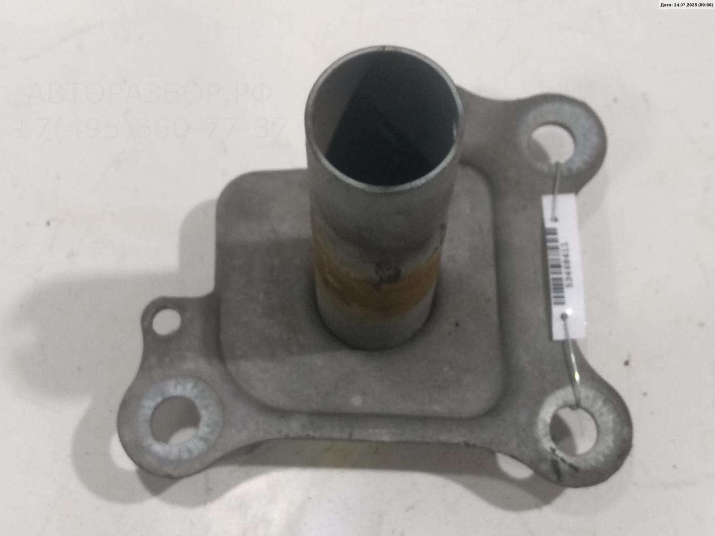 Кронштейн переднего бампера правый