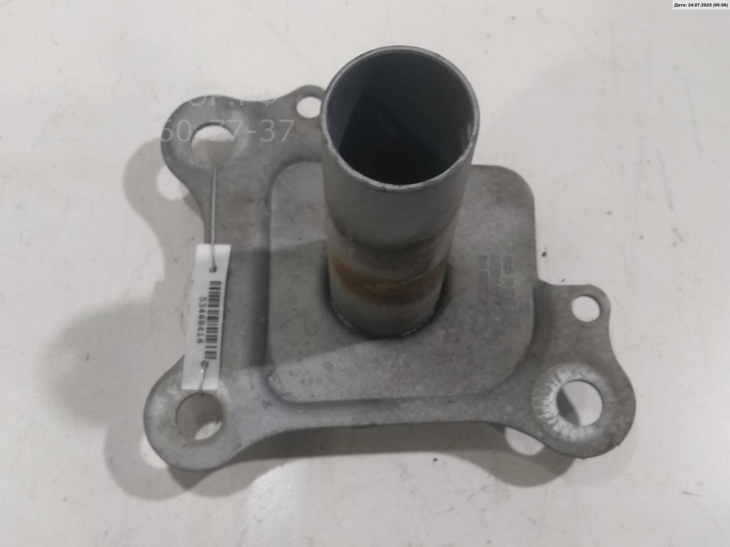 Кронштейн переднего бампера левый