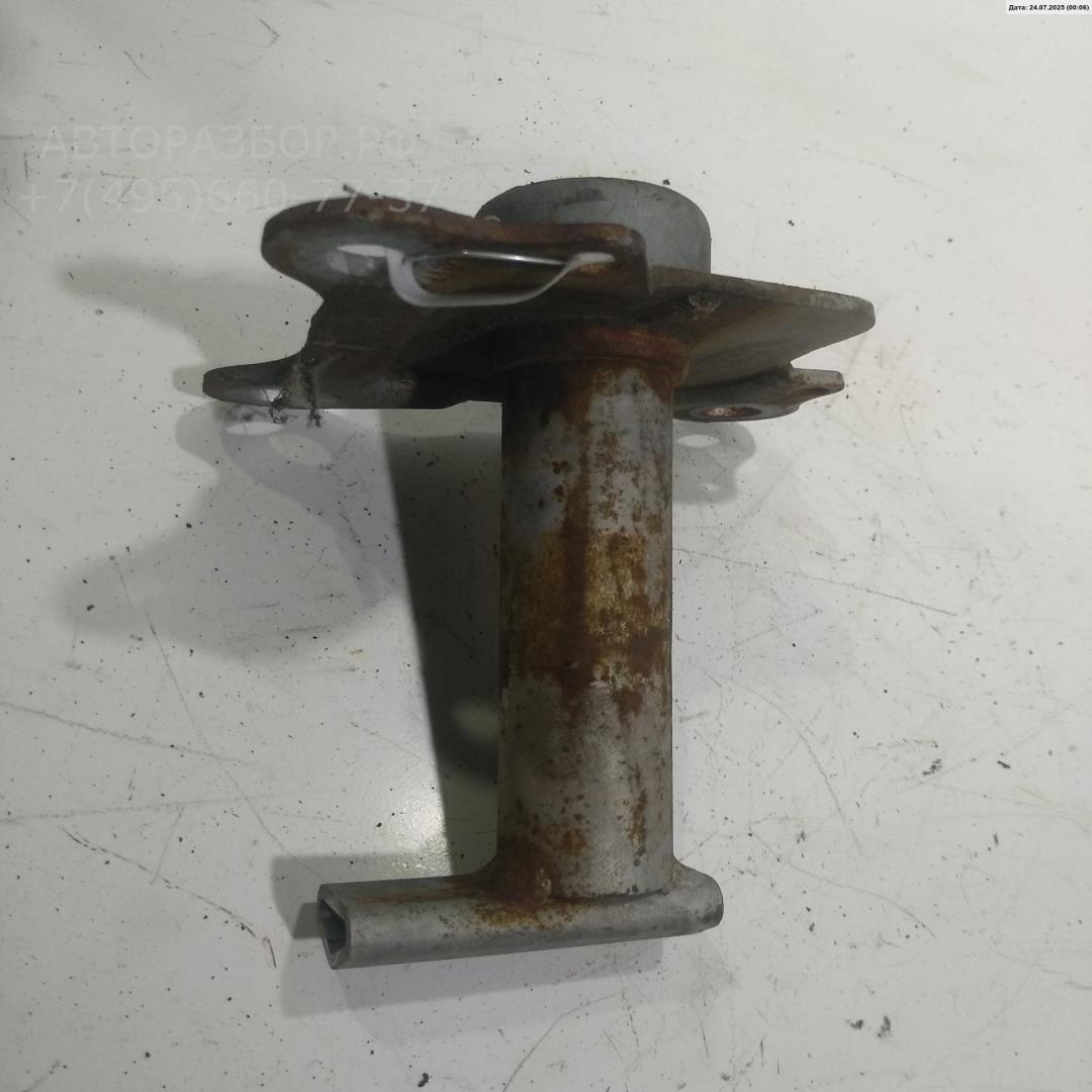 Кронштейн переднего бампера левый