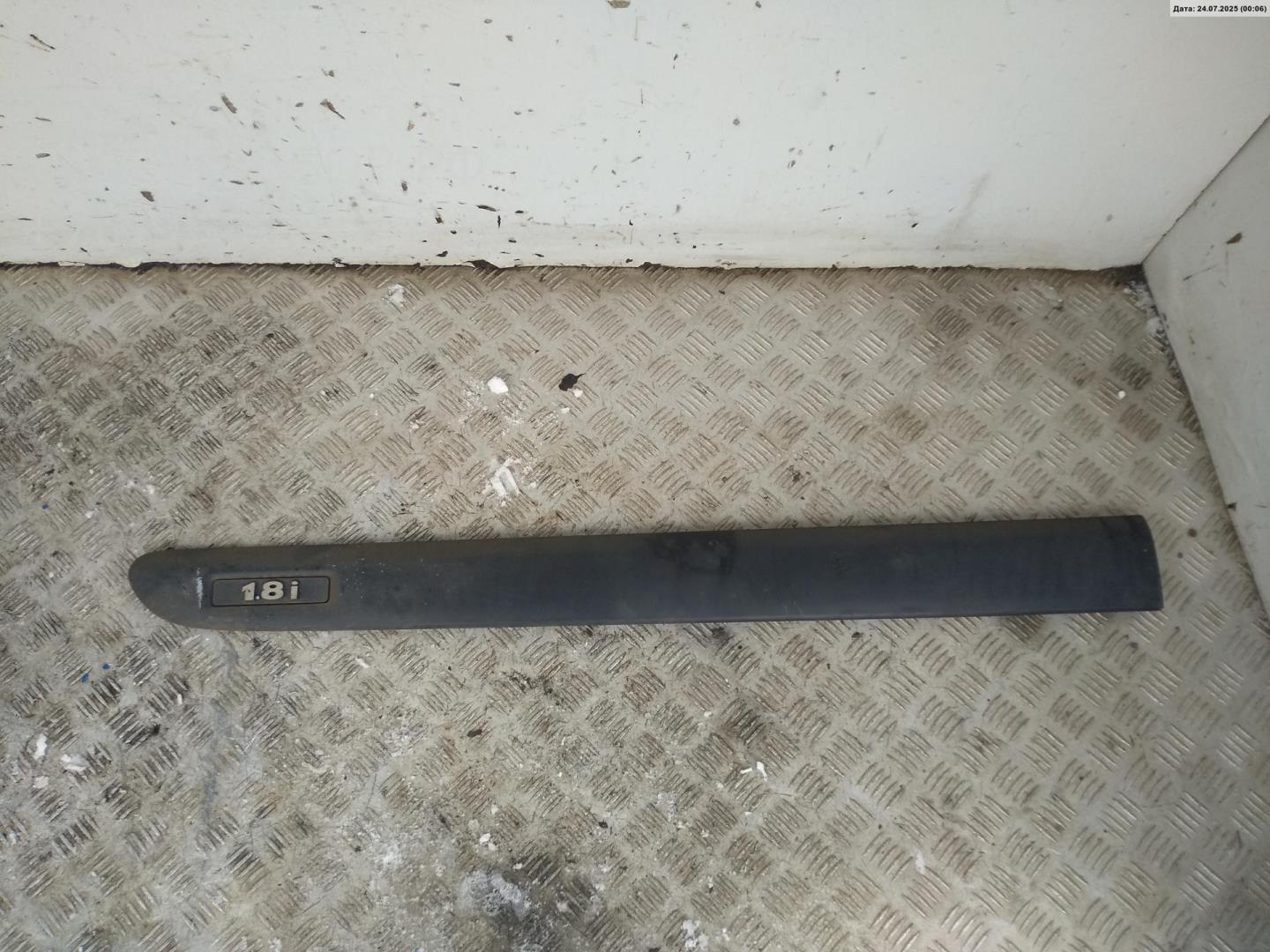 Молдинг двери передней левой