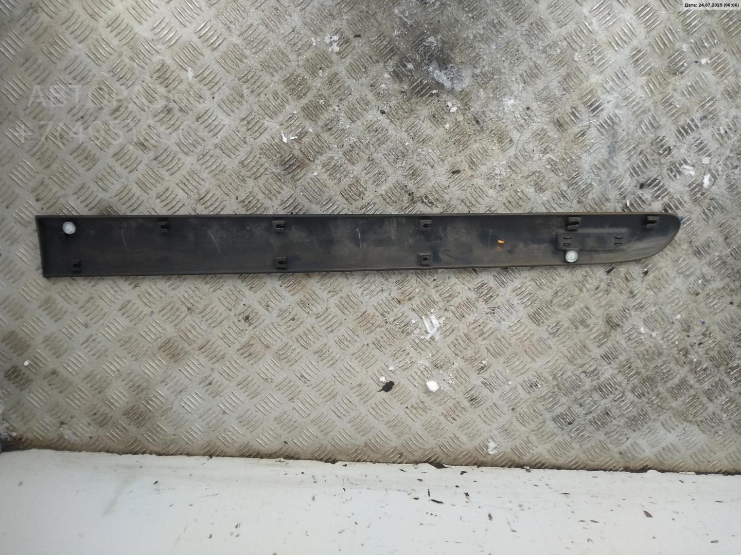 Молдинг двери передней левой