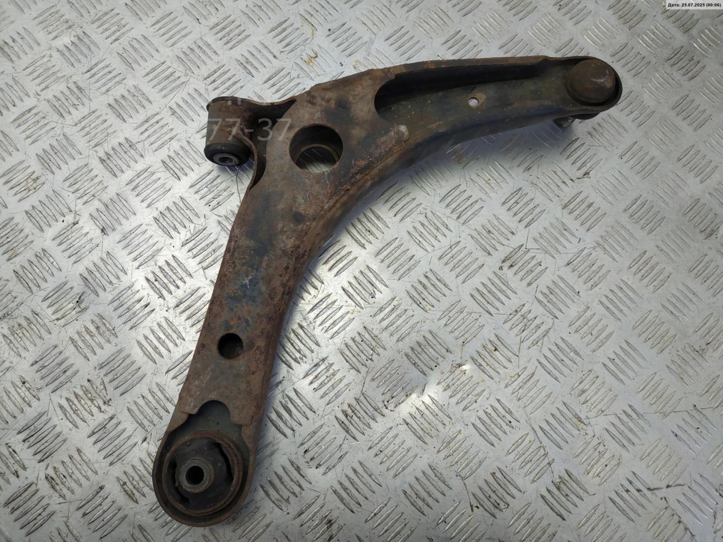 Рычаг передний левый