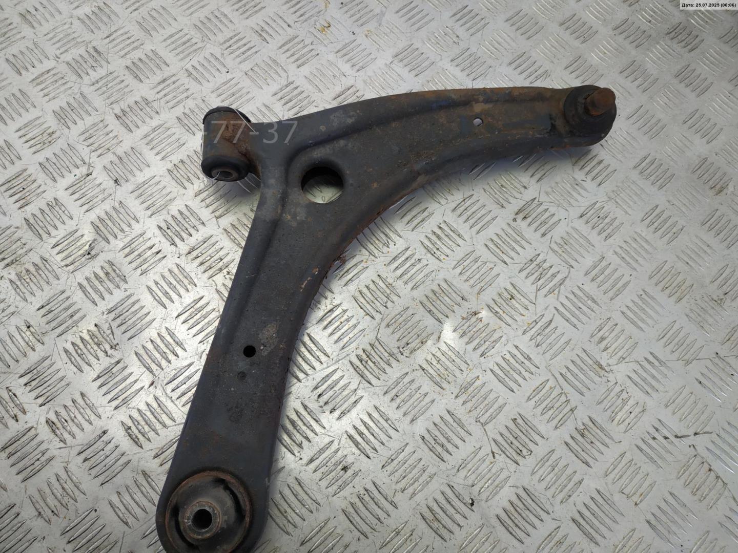 Рычаг передний правый