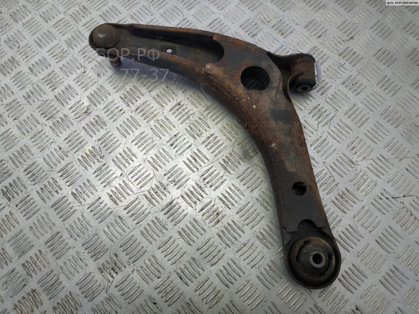 Рычаг передний правый