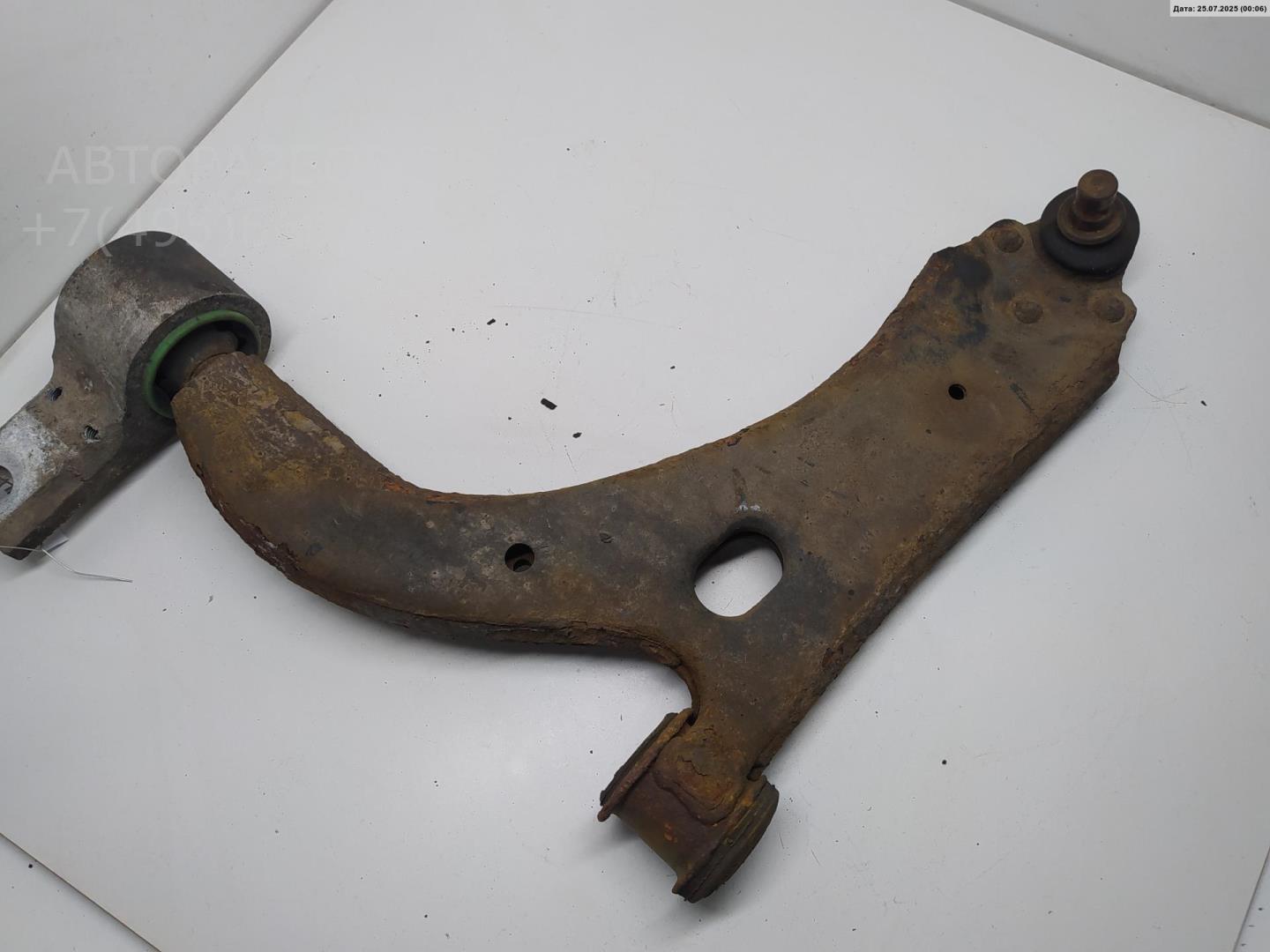 Рычаг передний левый