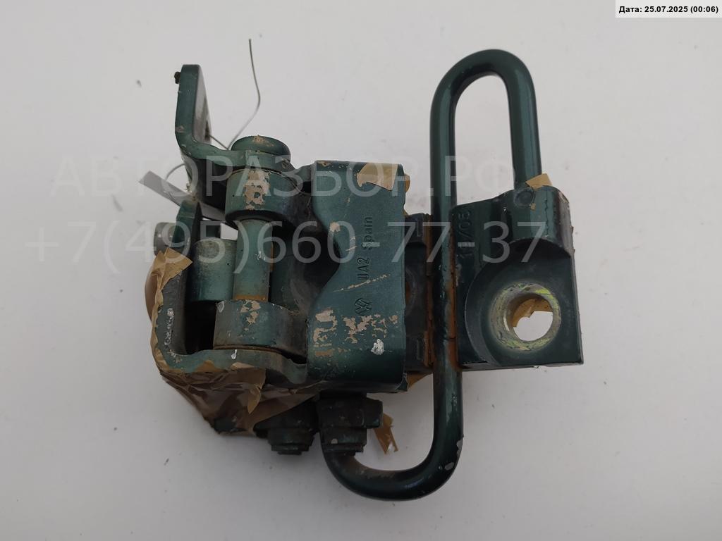 Петля двери