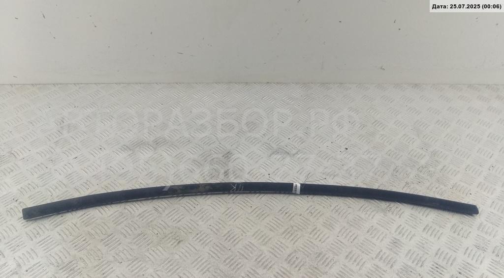 Накладка двери передней правой