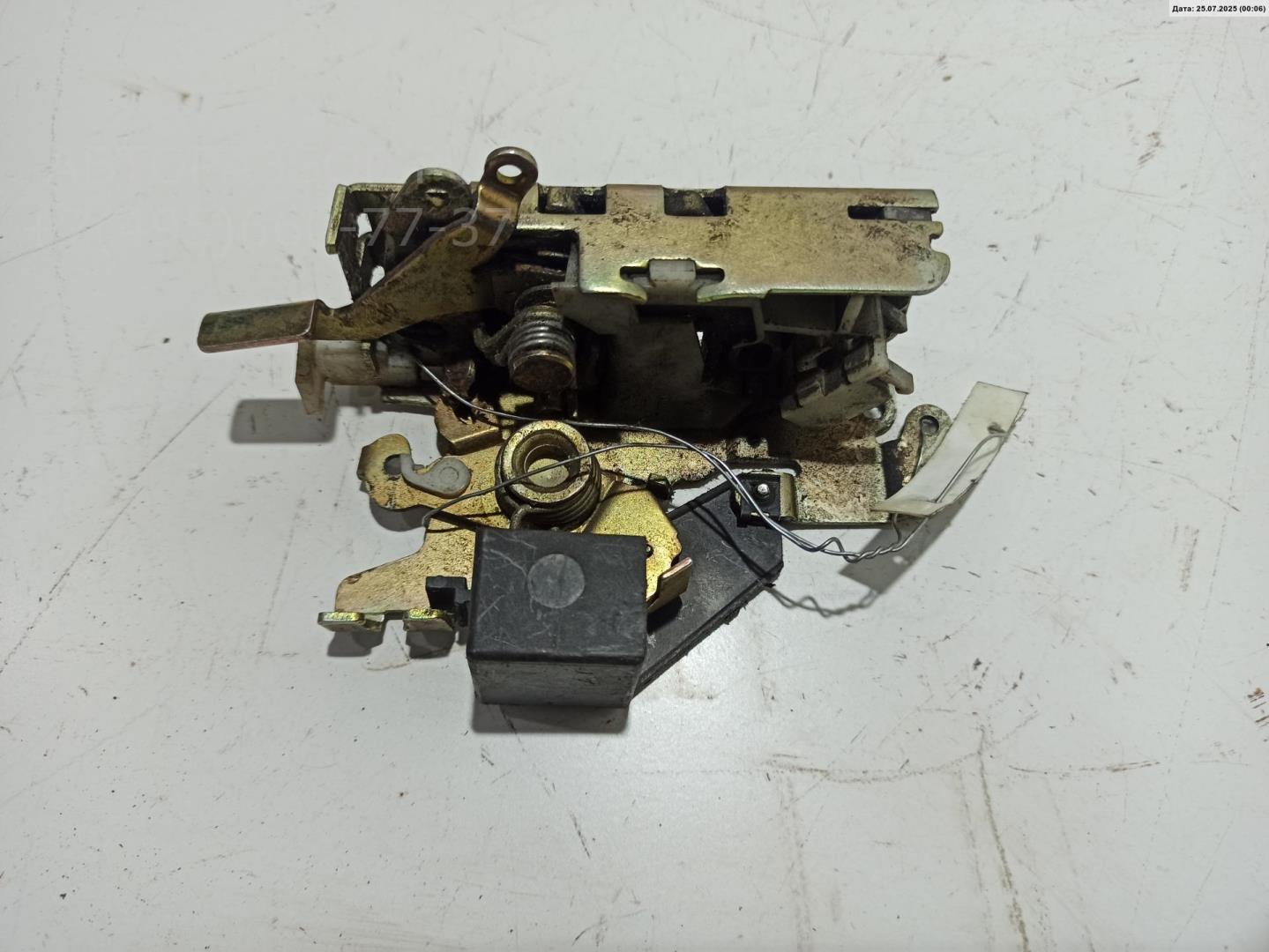 Замок двери передней левой