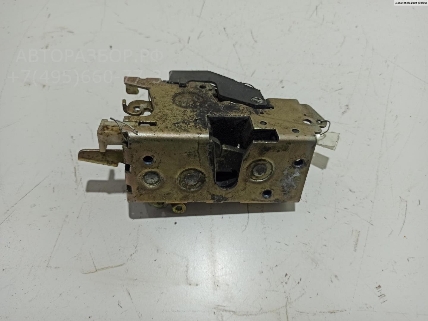 Замок двери передней левой