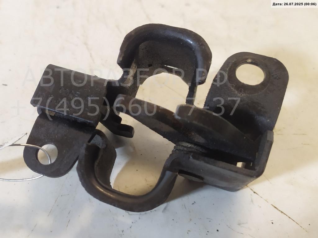 Замок капота