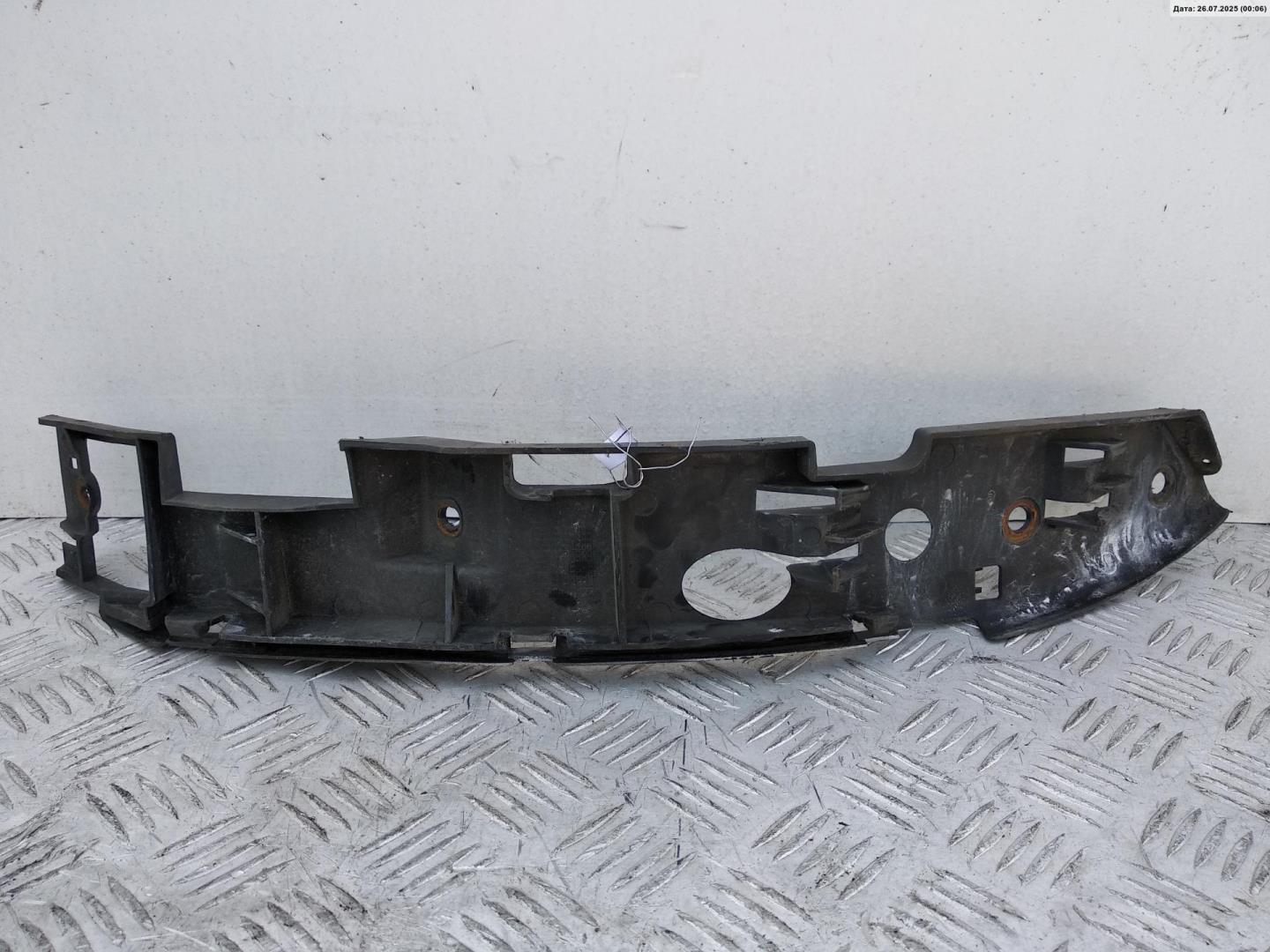 Кронштейн переднего бампера правый
