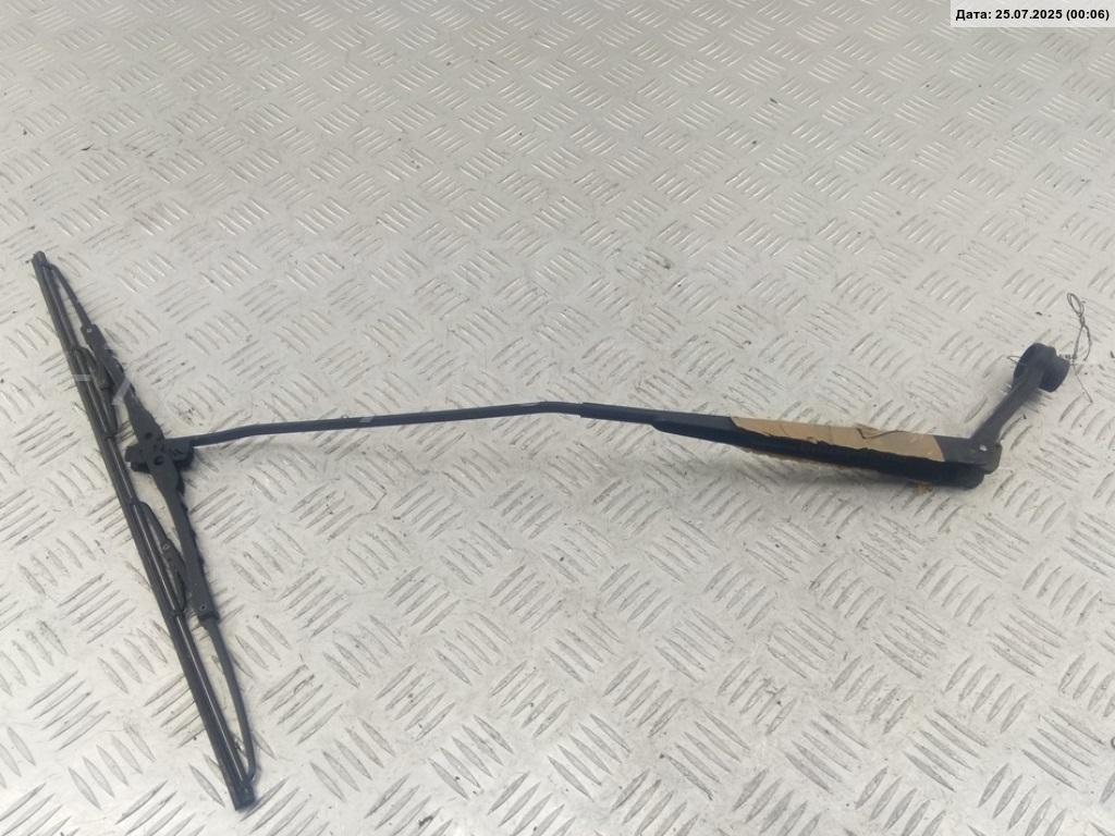 Поводок стеклоочистителя передний правый
