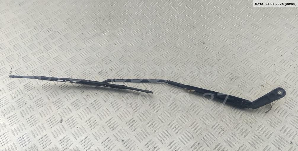 Поводок стеклоочистителя передний левый