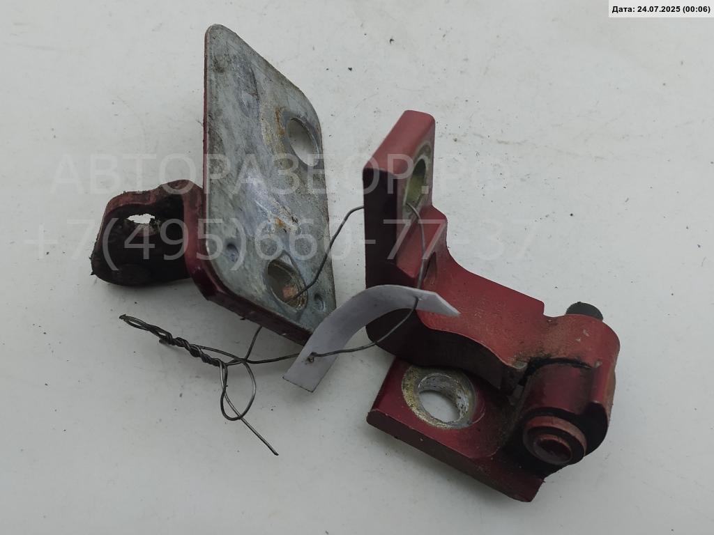 Петля двери