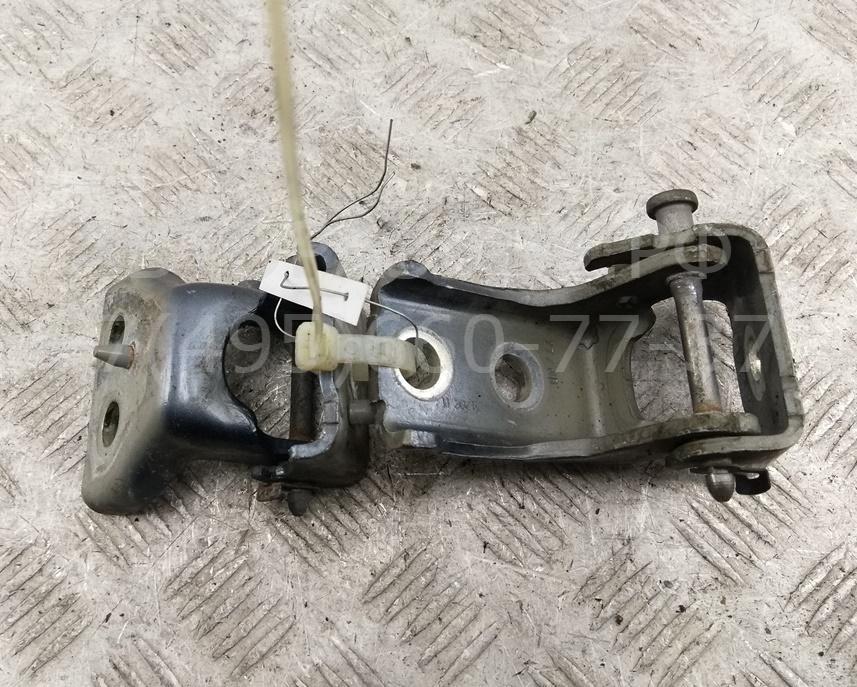 Петля двери