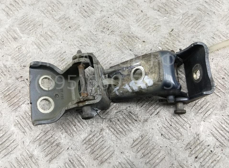 Петля двери