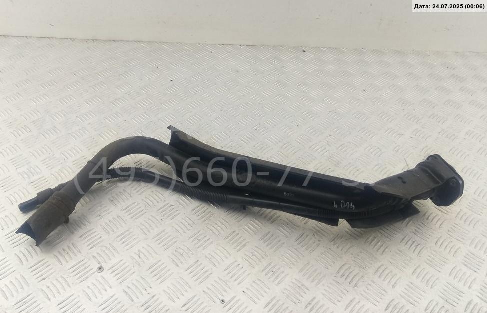 Горловина топливного бака