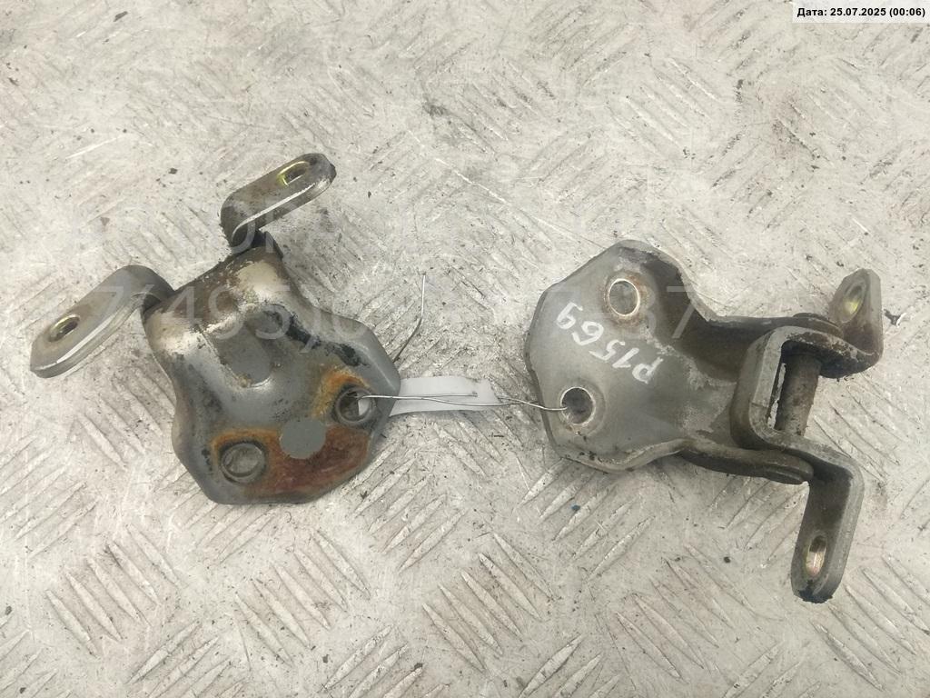 Петля двери