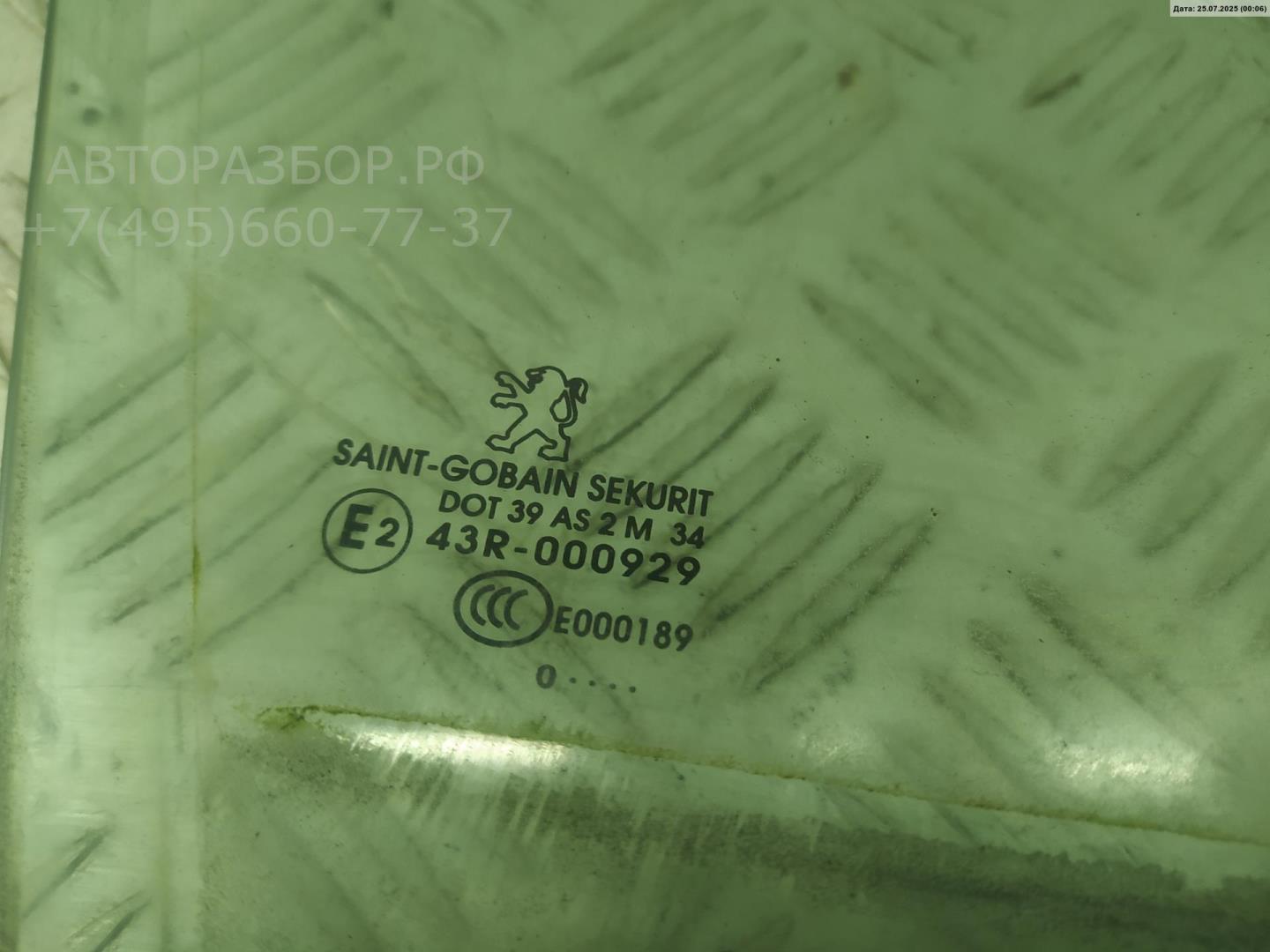 Стекло двери передней правой