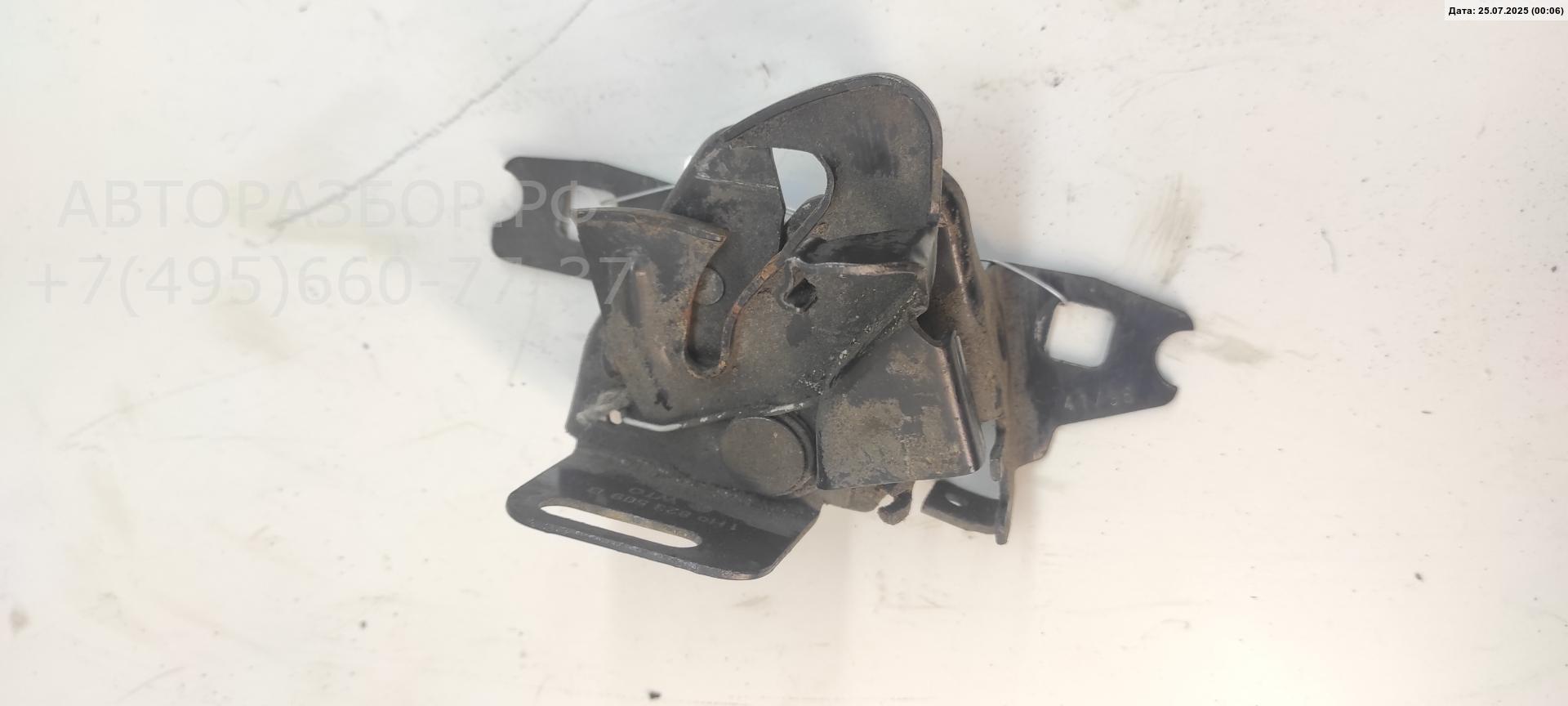 Замок капота