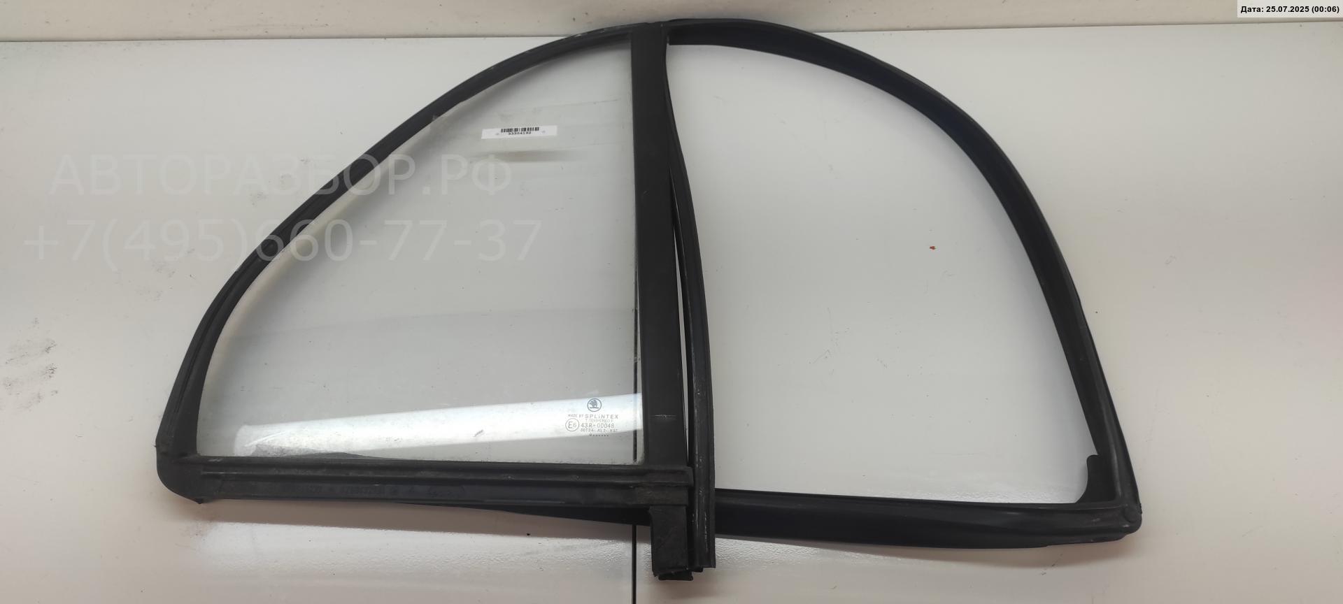 Стекло двери задней правой (форточка)