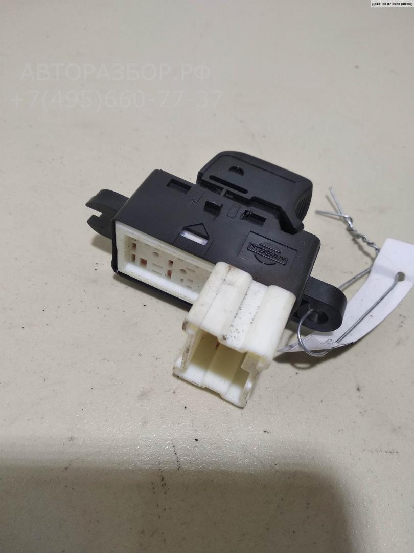 Кнопка стеклоподъемника