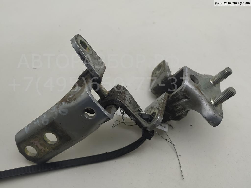 Петля двери