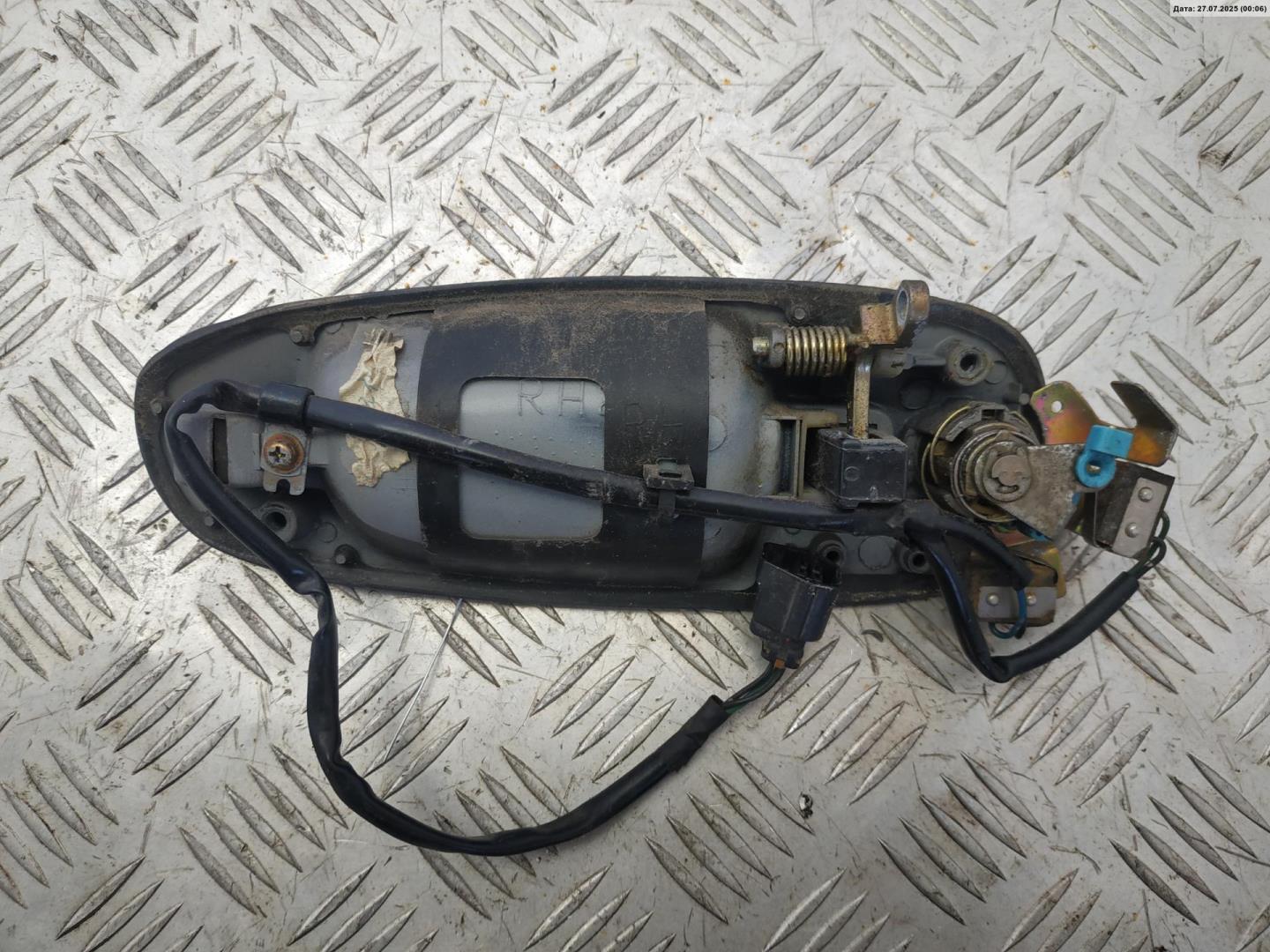 Ручка двери передней наружная правая