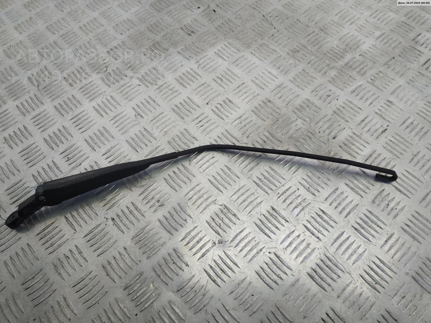 Поводок стеклоочистителя заднего