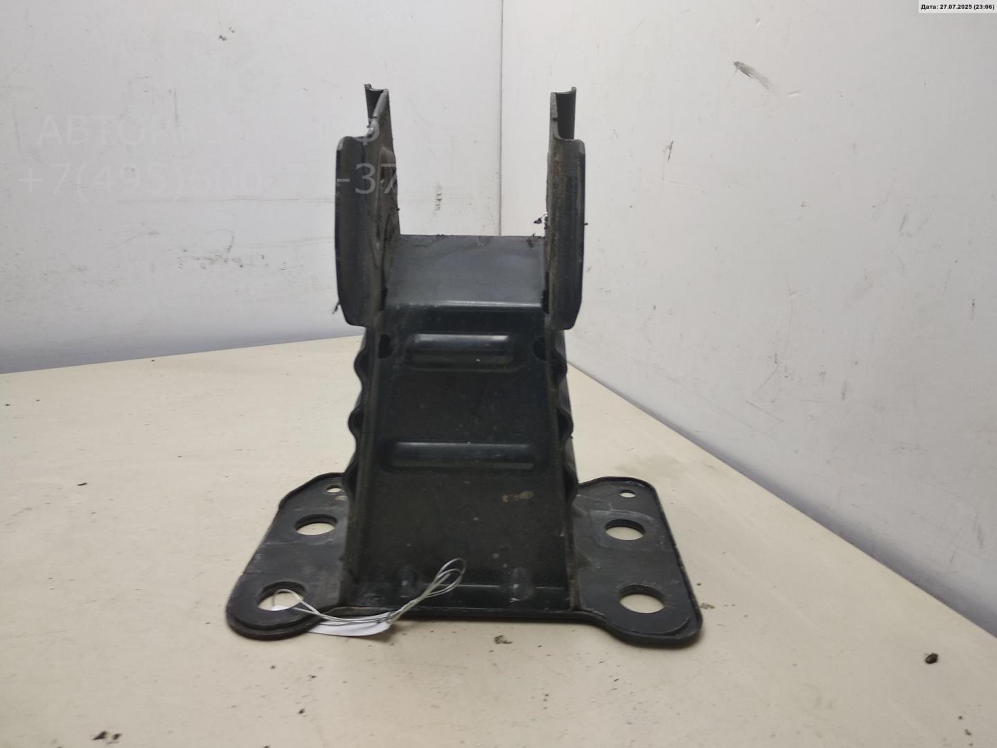 Кронштейн переднего бампера левый