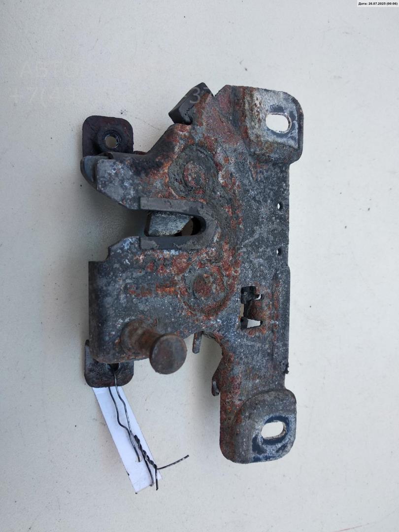 Замок капота