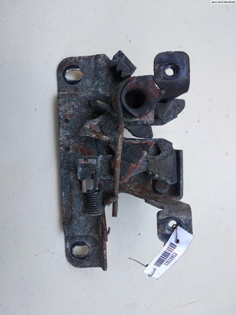 Замок капота