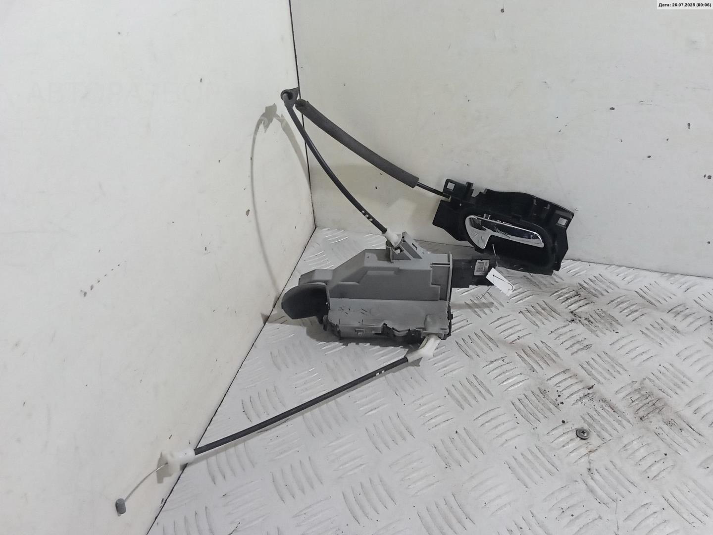 Замок двери передней правой