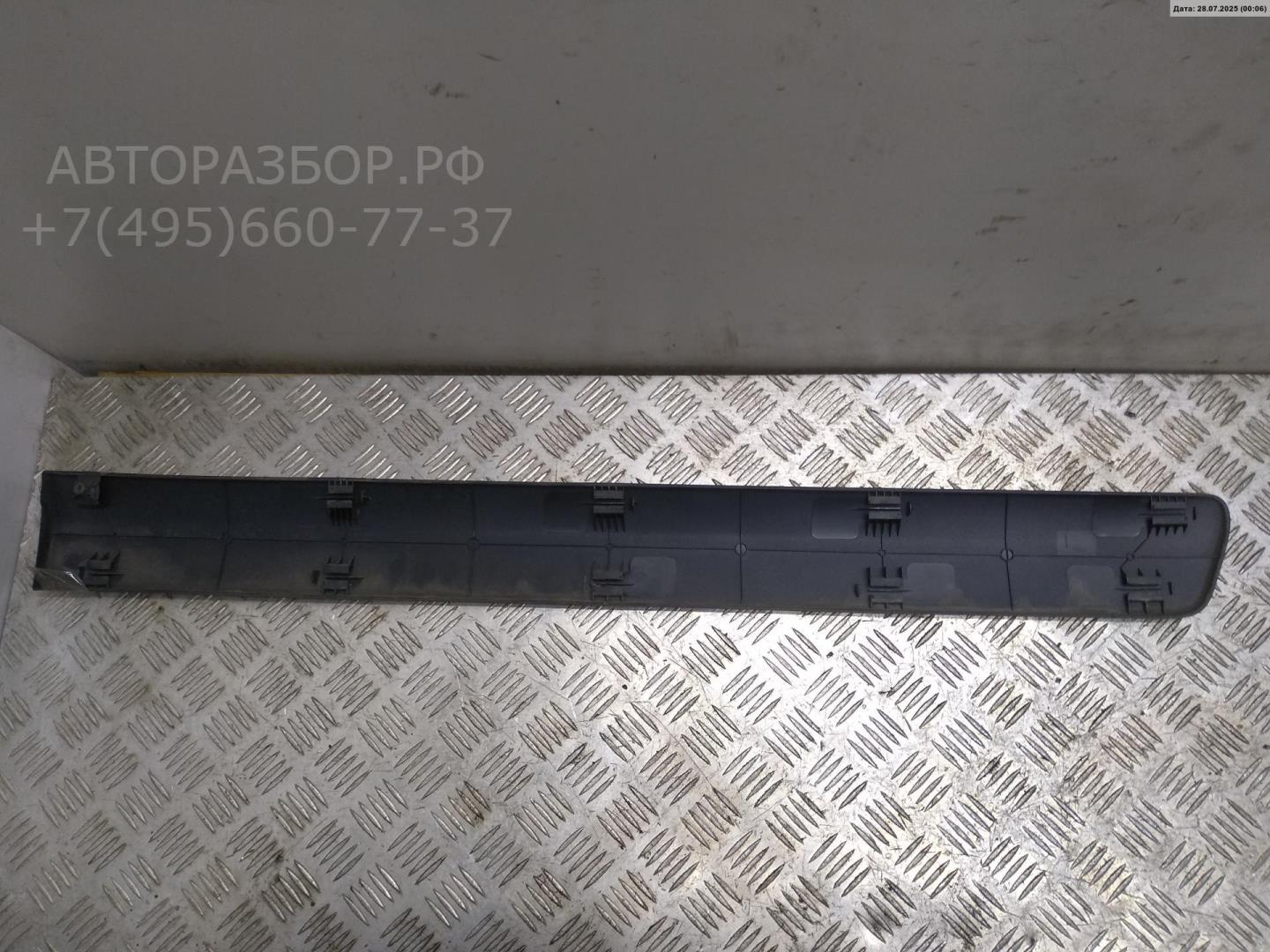 Молдинг двери передней левой