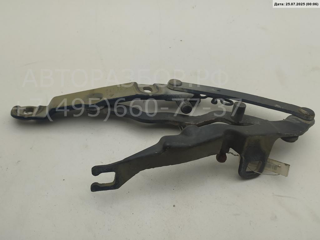 Петля крышки багажника