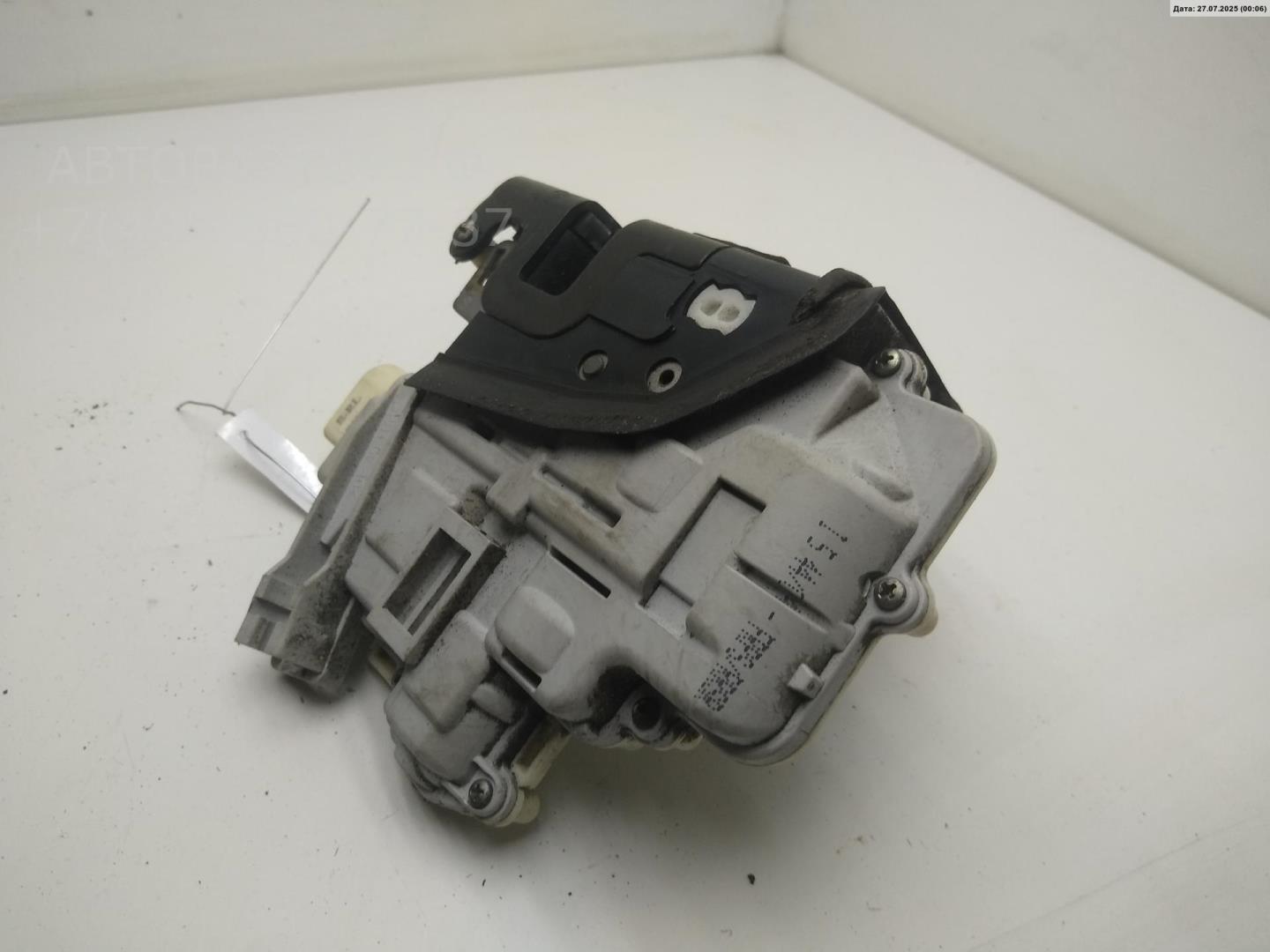 Замок двери передней левой