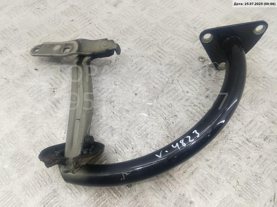 Петля крышки багажника