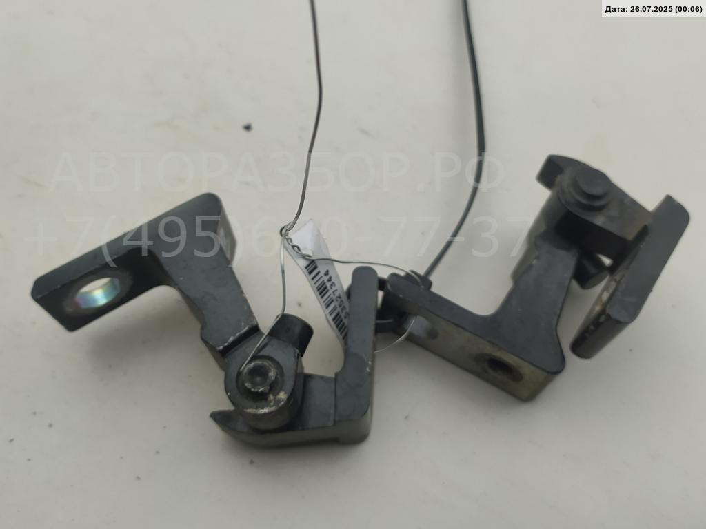 Петля двери