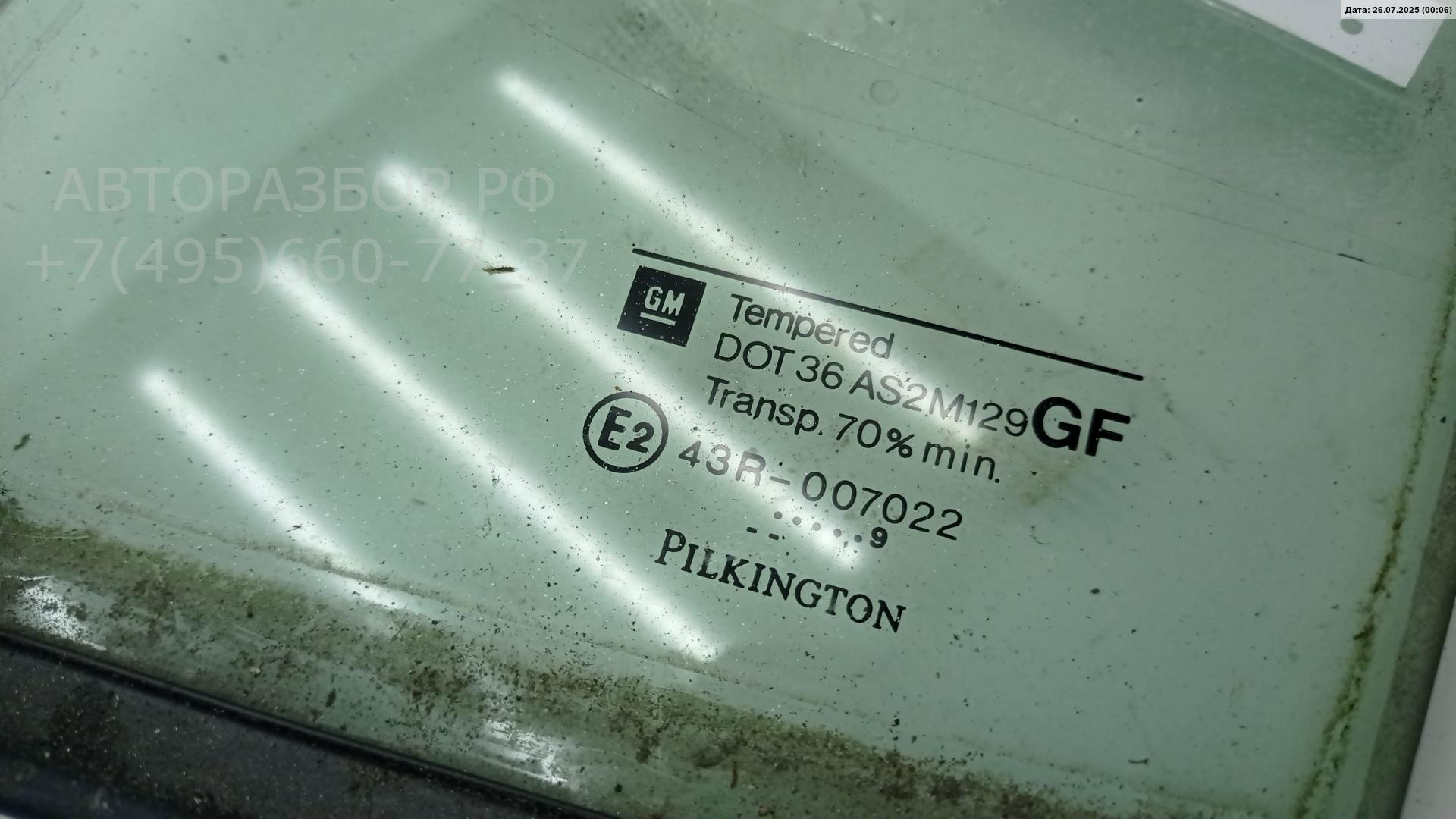 Стекло двери задней левой (форточка)