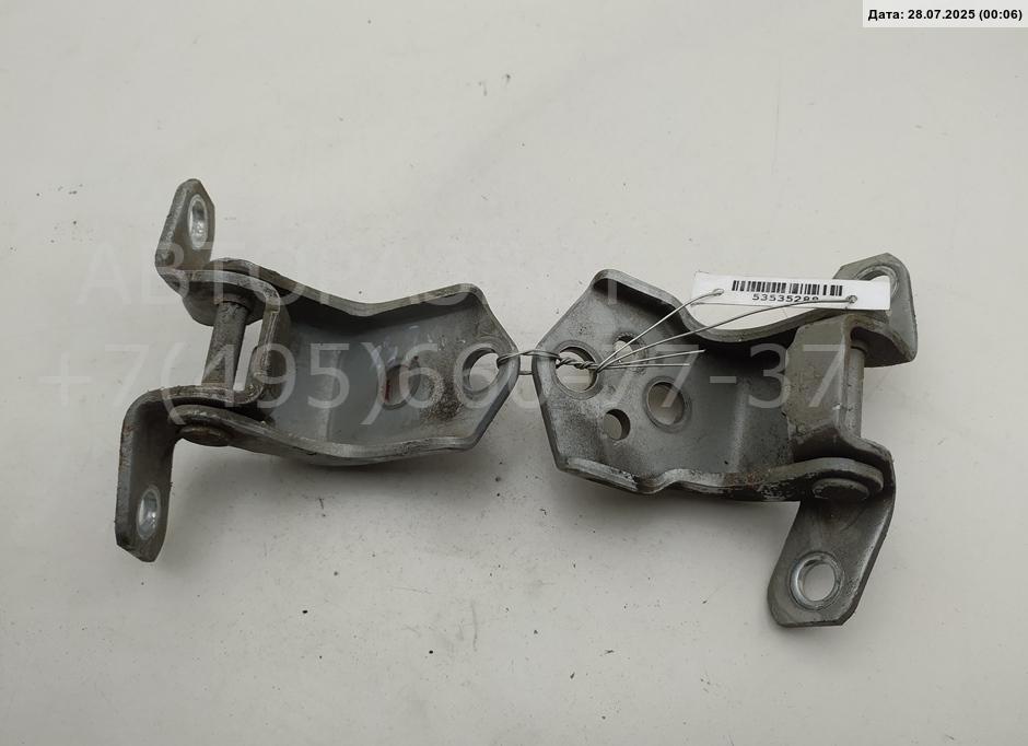 Петля двери