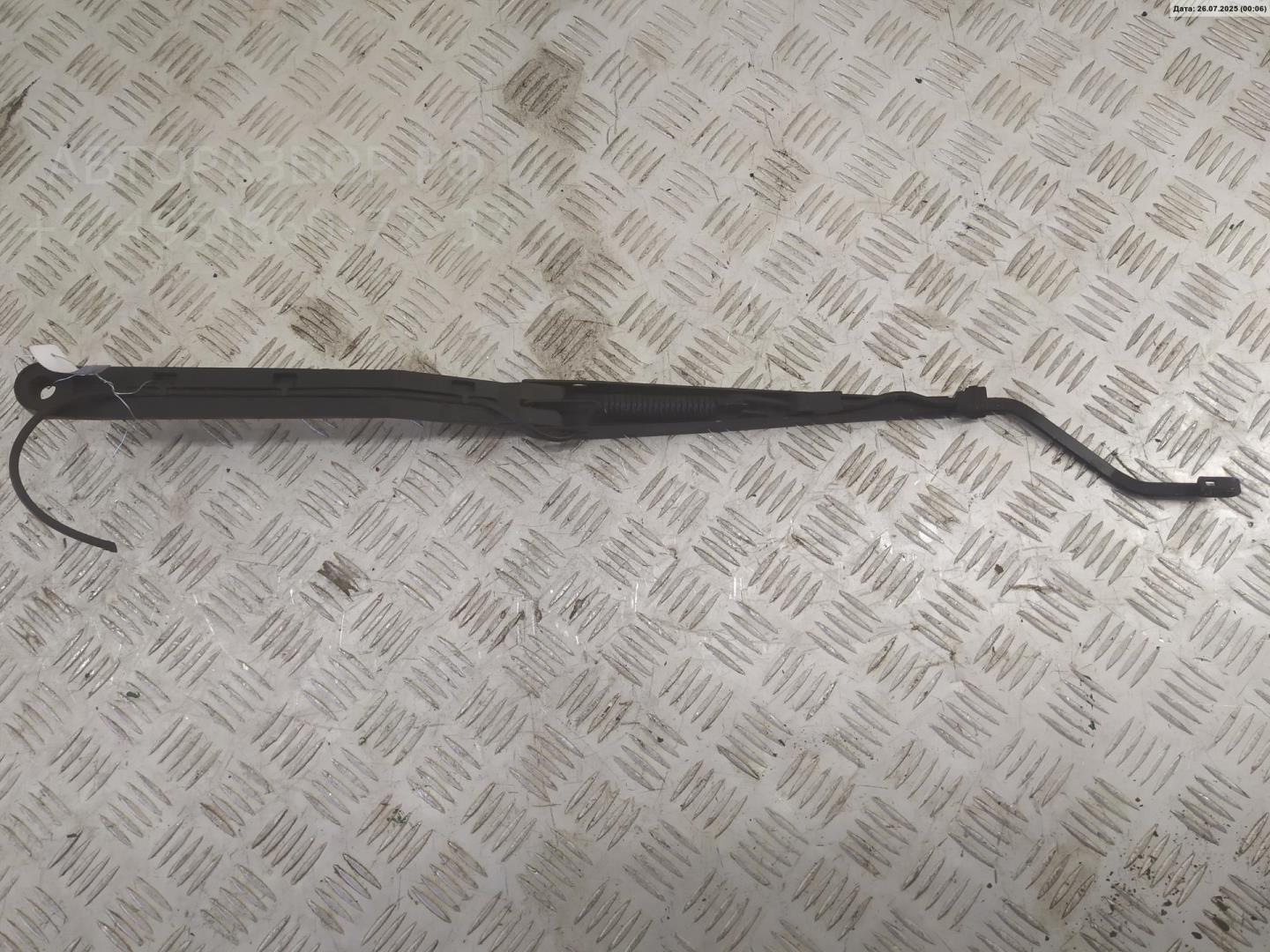 Поводок стеклоочистителя передний правый