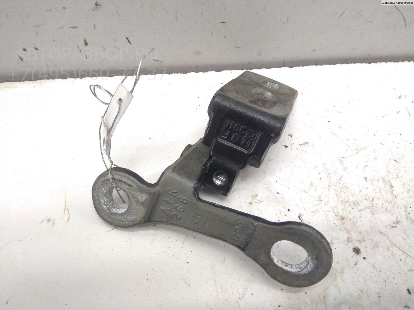 Петля двери