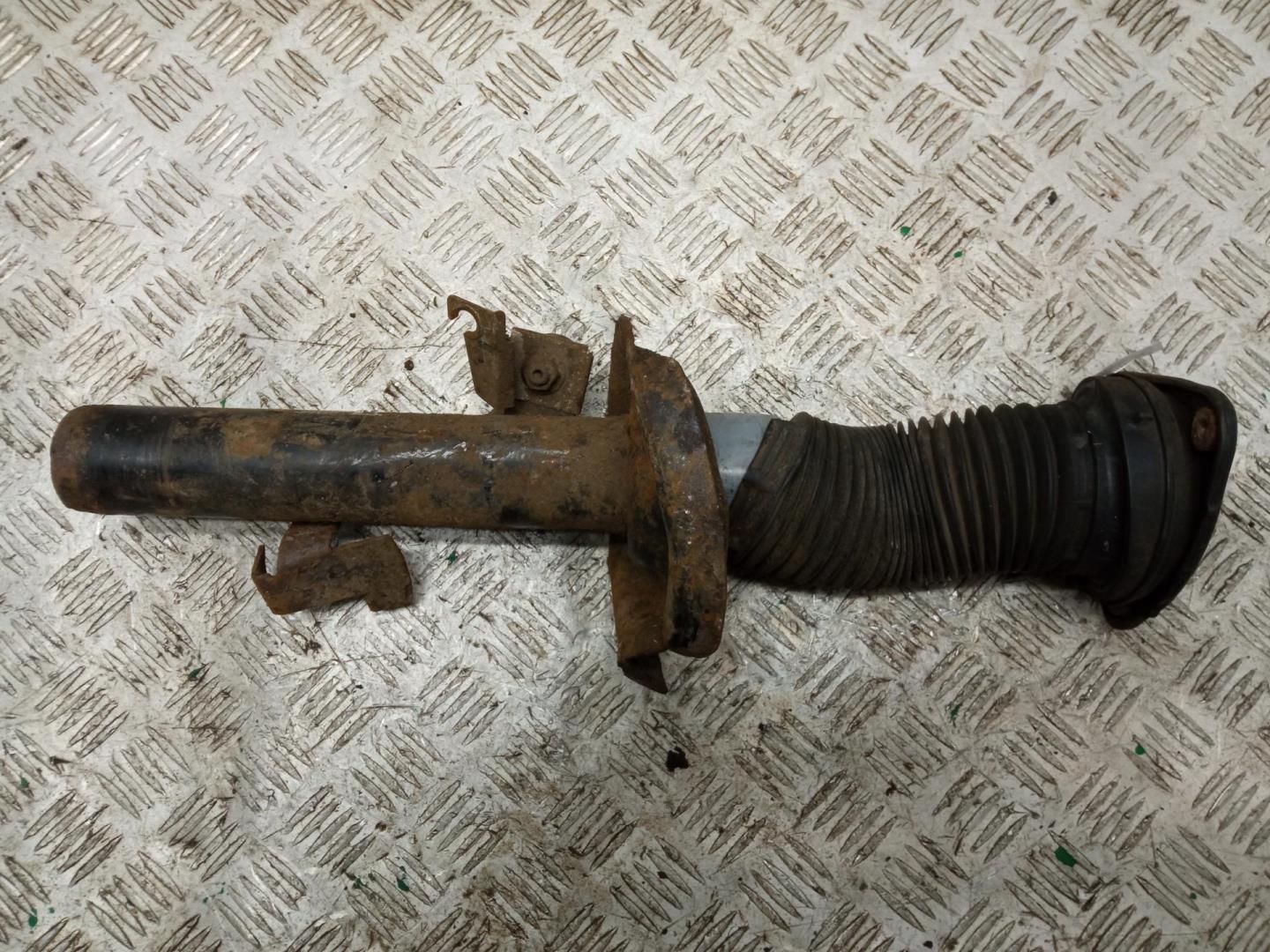 Амортизатор передний правый