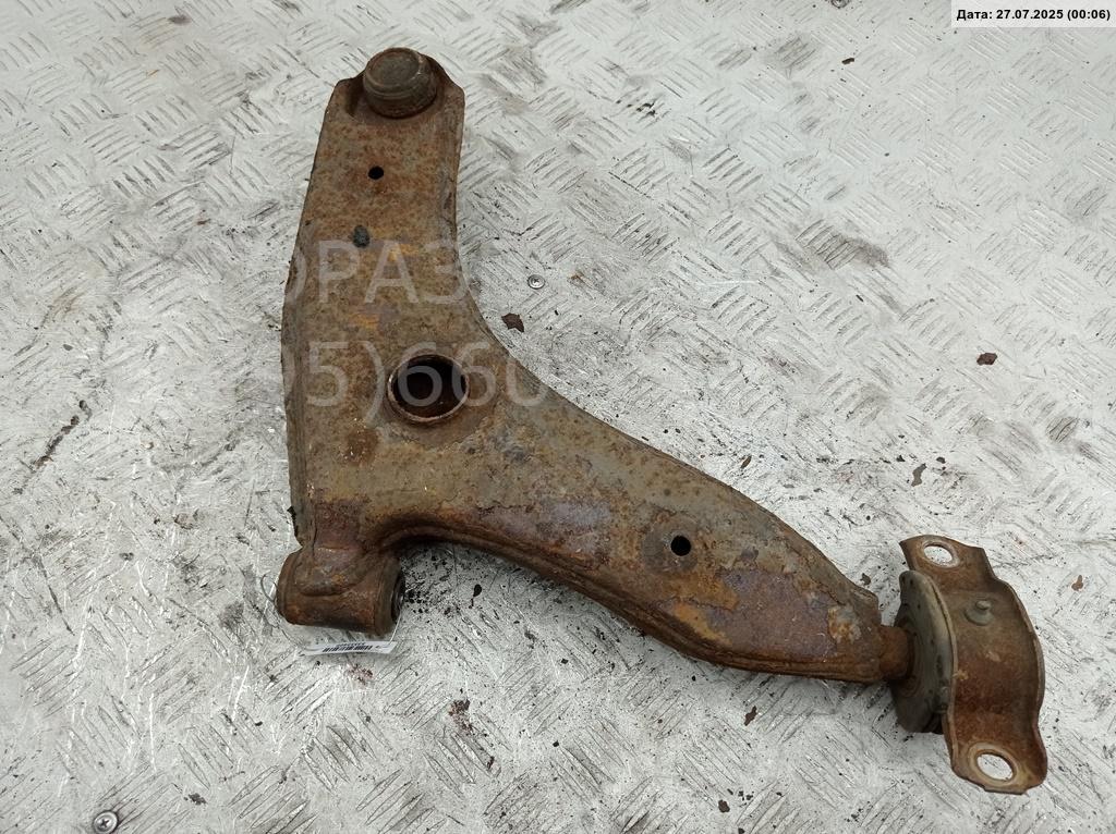 Рычаг передний левый
