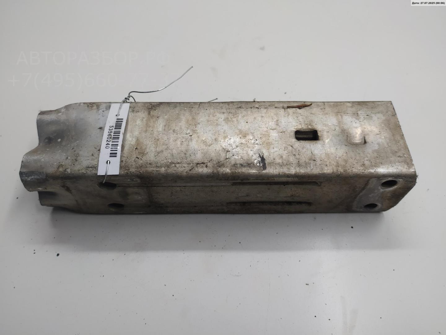 Кронштейн переднего бампера правый